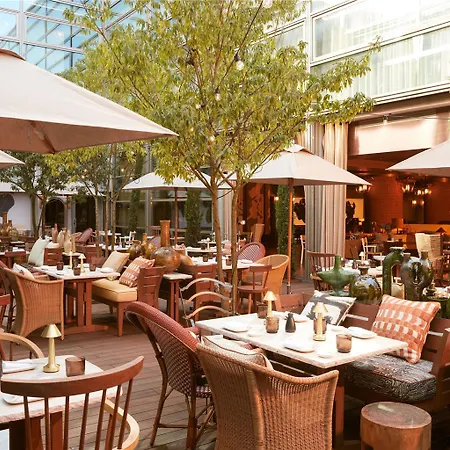 Mondrian Les Carmes Hotell *