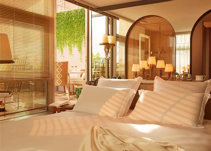 Mondrian Les Carmes Hotel *