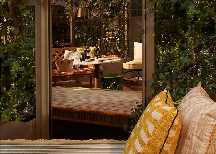 Mondrian Les Carmes *