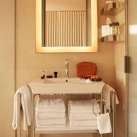 Mondrian Les Carmes *