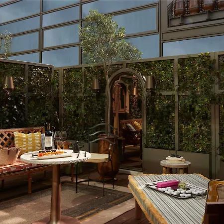 Mondrian Les Carmes *