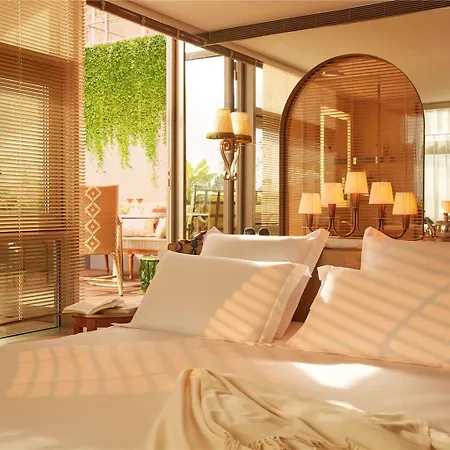 Mondrian Les Carmes Hotel *