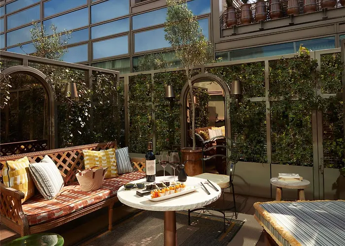 Hotel Mondrian Les Carmes *